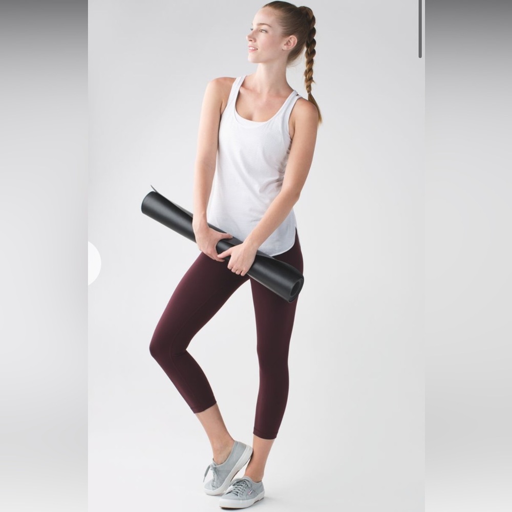 Lululemon Wunder Under Crop III in 
Bordeaux Drama in a size 8